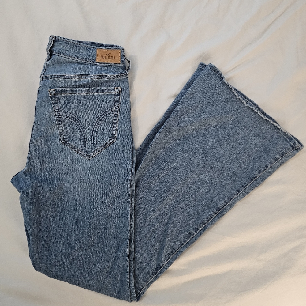 Hollister Women’s High-Rise Light Wash Flare Jeans Classic Stretch Size 12 Long